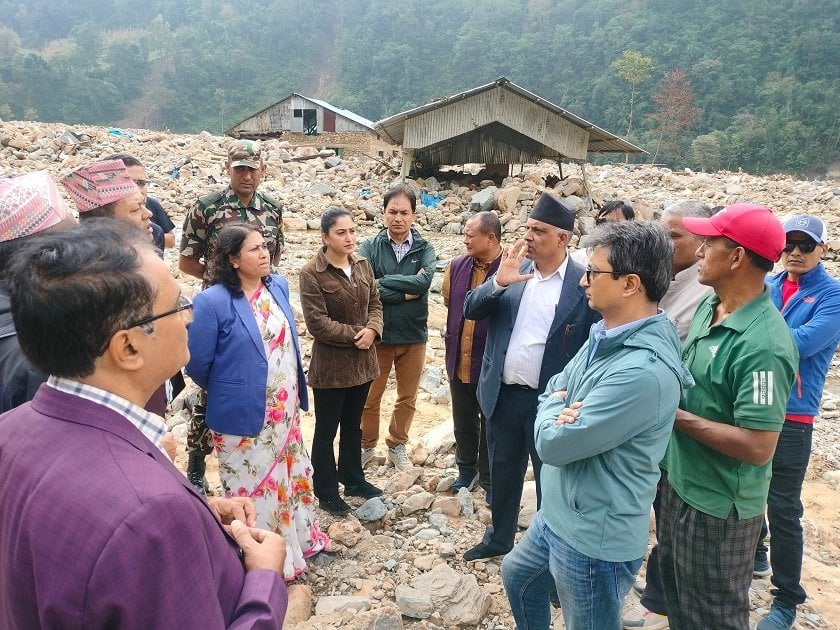 मन्त्री भट्टराईद्वारा बाढी पहिरोबाट क्षतिग्रस्त ललितपुरका विद्यालयको निरीक्षण