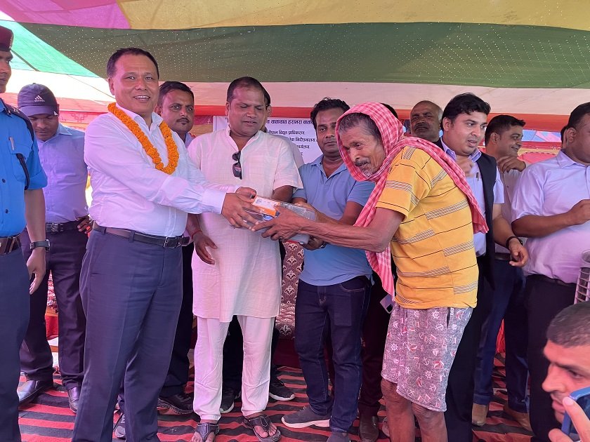   विपन्न वर्गलाई निःशुल्क विद्युत् मिटर वितरण