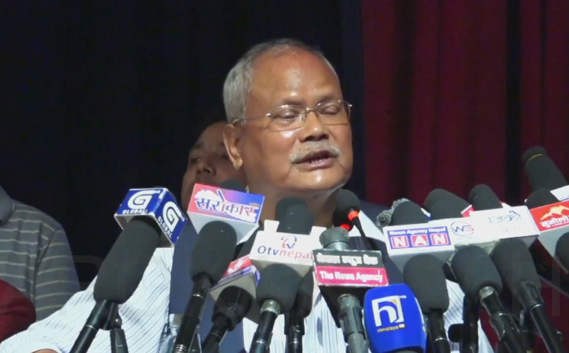Vijay Kumar Gachhadar Urges Gagan Kumar Thapa to Unite Nepali Congress