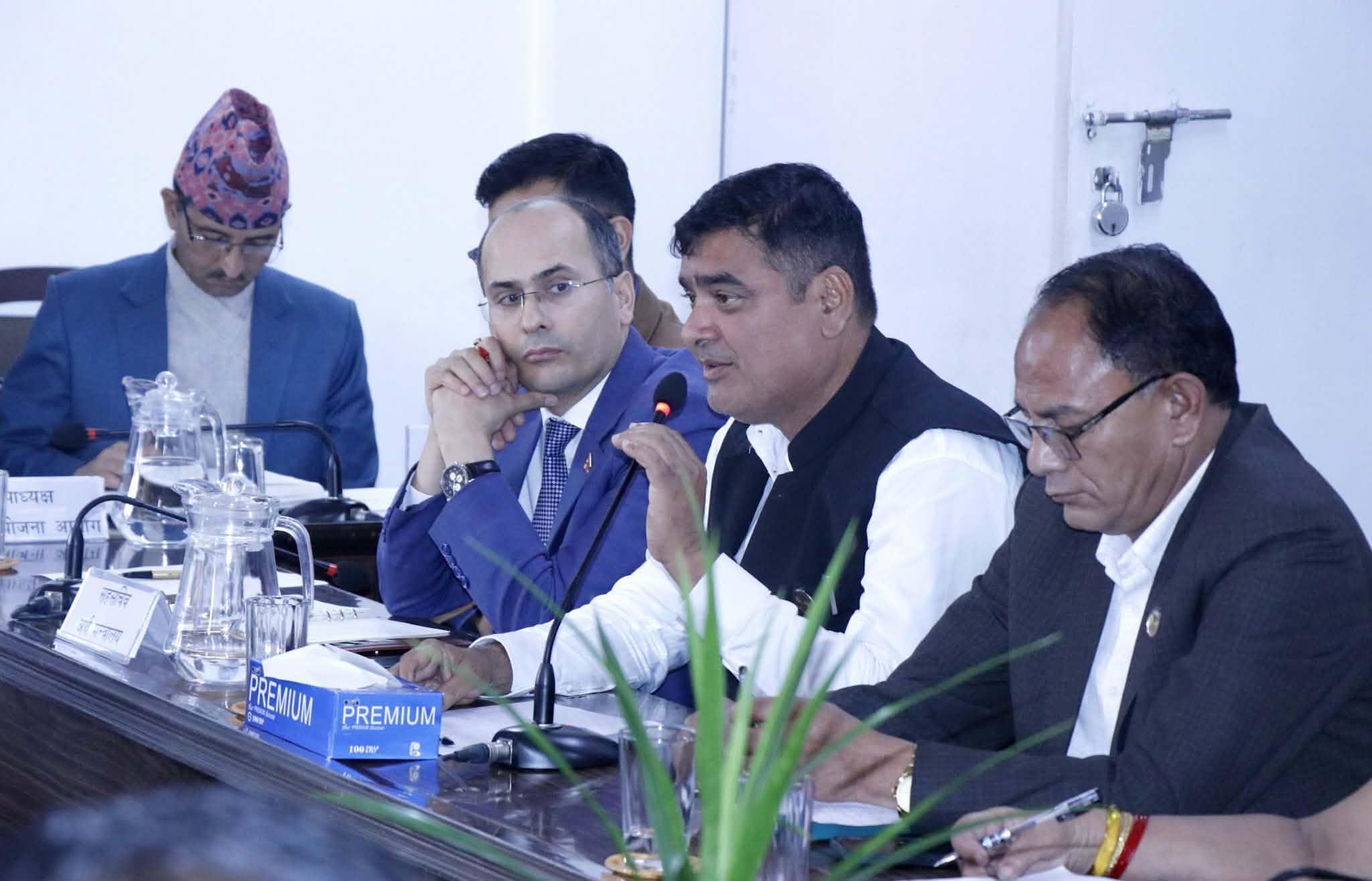 सांसद खनालको प्रश्न : ‘योजना आयोगले निर्देशन दिन नसक्ने भए अस्तित्वको के अर्थ ?’