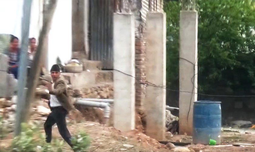   वीरेन्द्रनगरमा प्रहरी र एमाले कार्यकर्ताबिच तनावः दुई जना घाइते