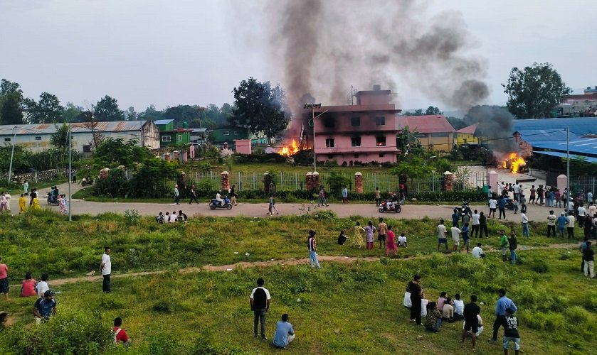   वीरेन्द्रनगरका वडा कार्यालयहरू ध्वस्त, कसरी भइरहेको छ सेवा प्रवाह ?