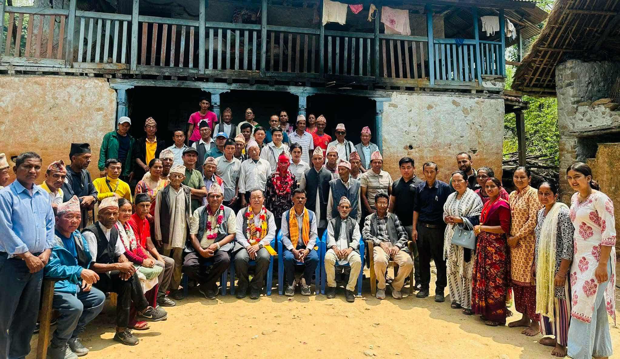 खोटाङमा रास्वपाका पालिका सभापति एमालेमा, भट्टराईले गरे स्वागत