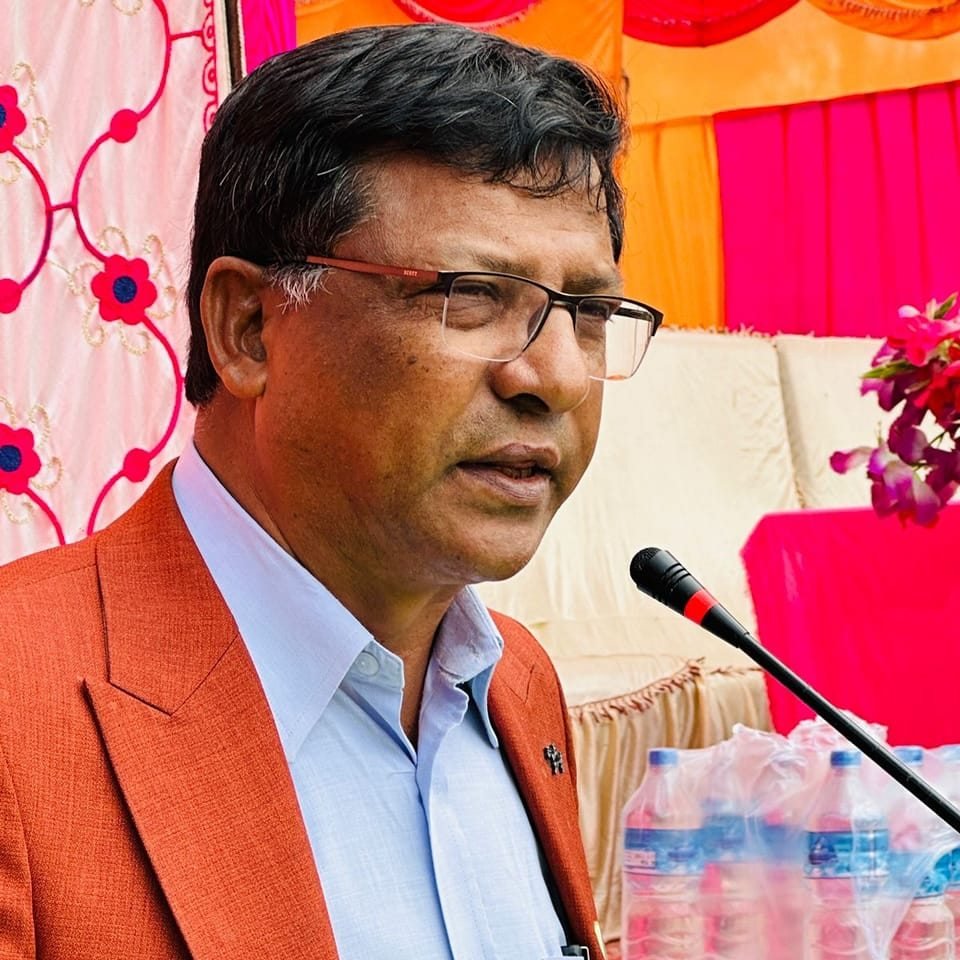 व्यापारिक लेनदेनमा पुर्जी जारी भएका प्रदेश सांसद प्रधानमन्त्रीसँगै, हल्ला फैलिएपछि फुत्किए