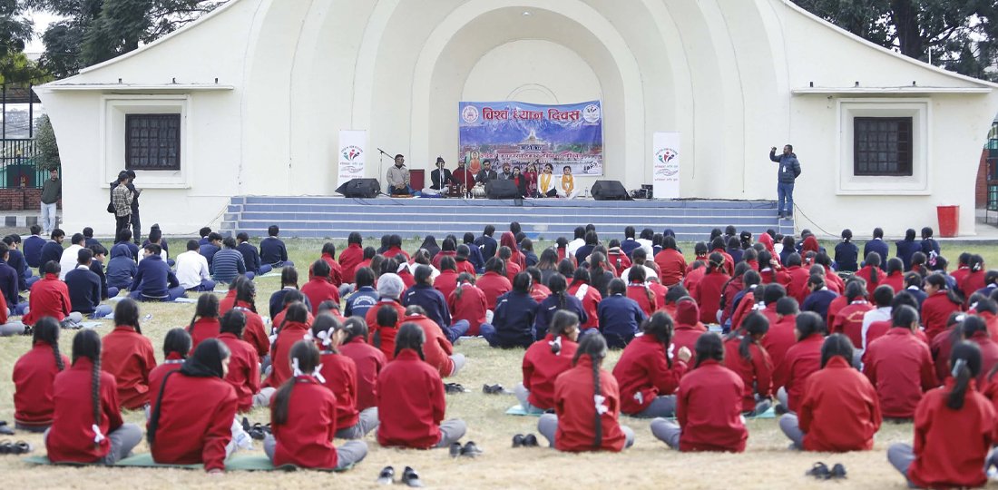 ध्यान गर्दै औपचारिक रूपमा खुला गरियाे खुलामञ्च (तस्बिरहरू)