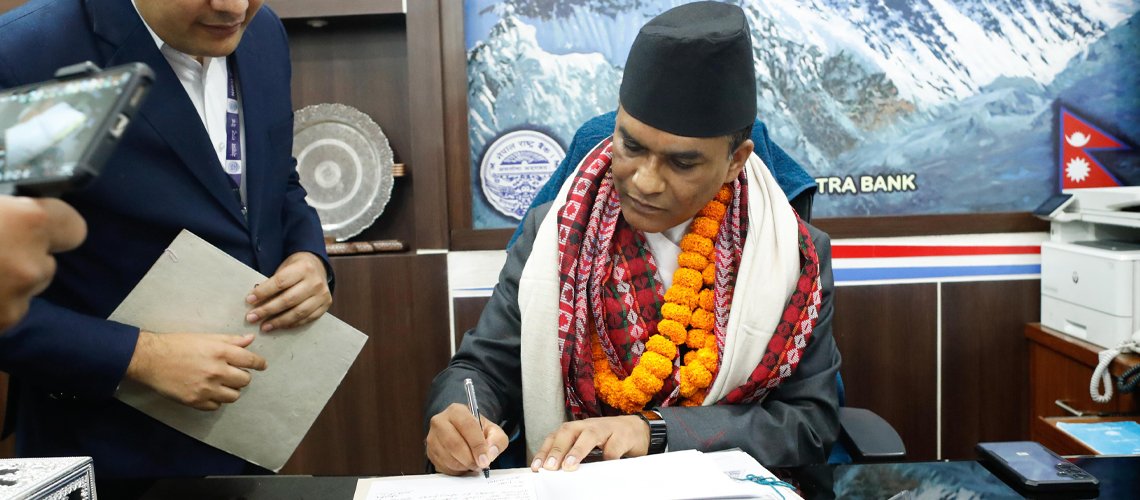 गभर्नर पौडेलविरूद्धको रिट हेर्न नभ्याइने