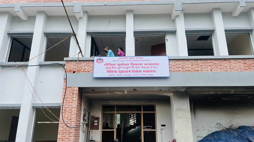   बागमतीका ६ मन्त्रालय अस्थायी भवनमा सारियो, सेवा प्रवाह निरन्तर