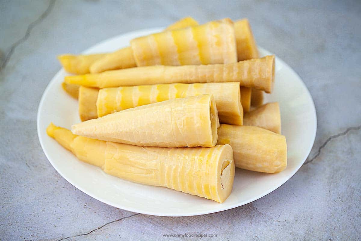 boiled-bamboo-shoots-on-plate