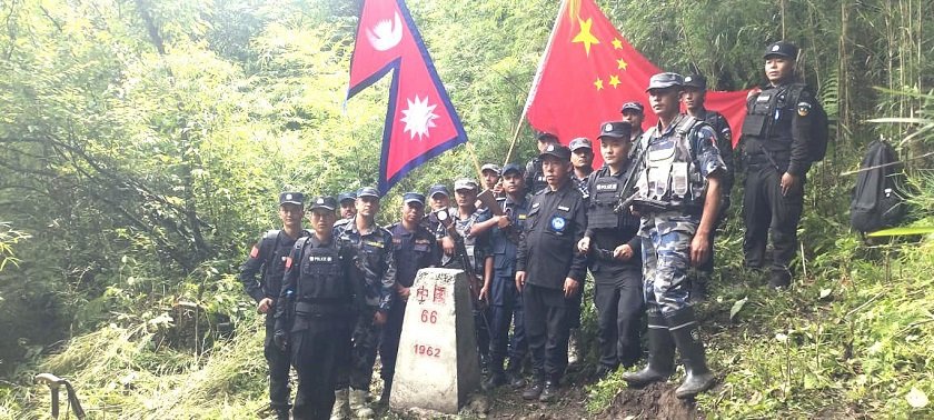   सशस्त्र प्रहरी र चिनियाँ प्रहरीको संयुक्त टोलीद्वारा सीमा स्तम्भ निरीक्षण