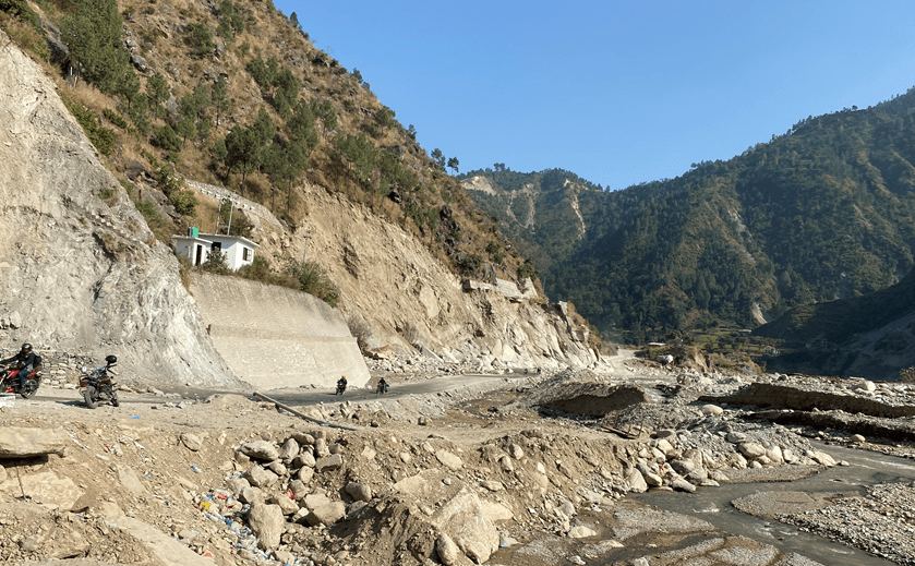 बिपी राजमार्गको क्षतिग्रस्त खण्ड स्थायी रूपमा पुनर्निर्माण गरिँदै