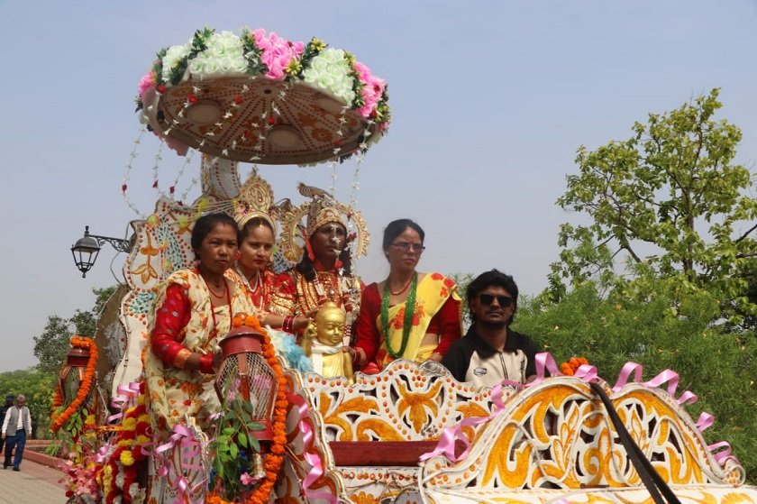 लुम्बिनीमा बुद्धमूर्तिसहित शोभायात्रा