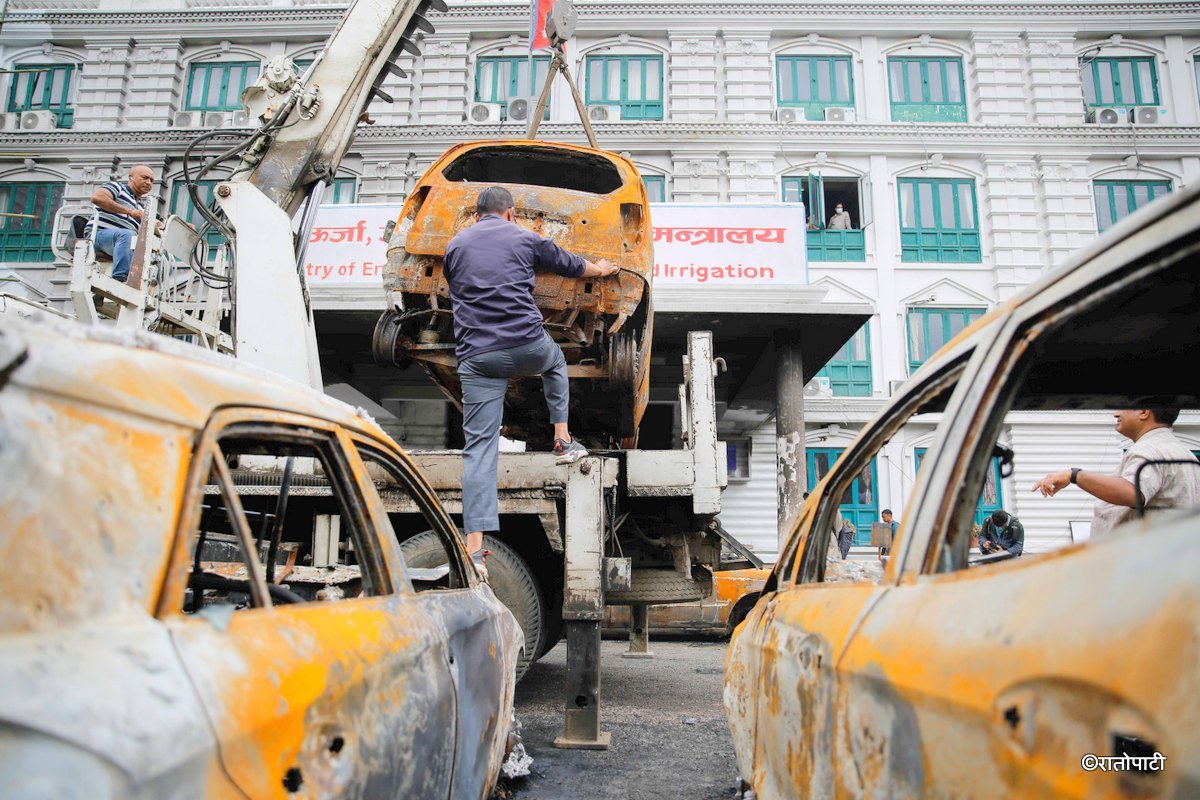 burnt car vehicle (14)
