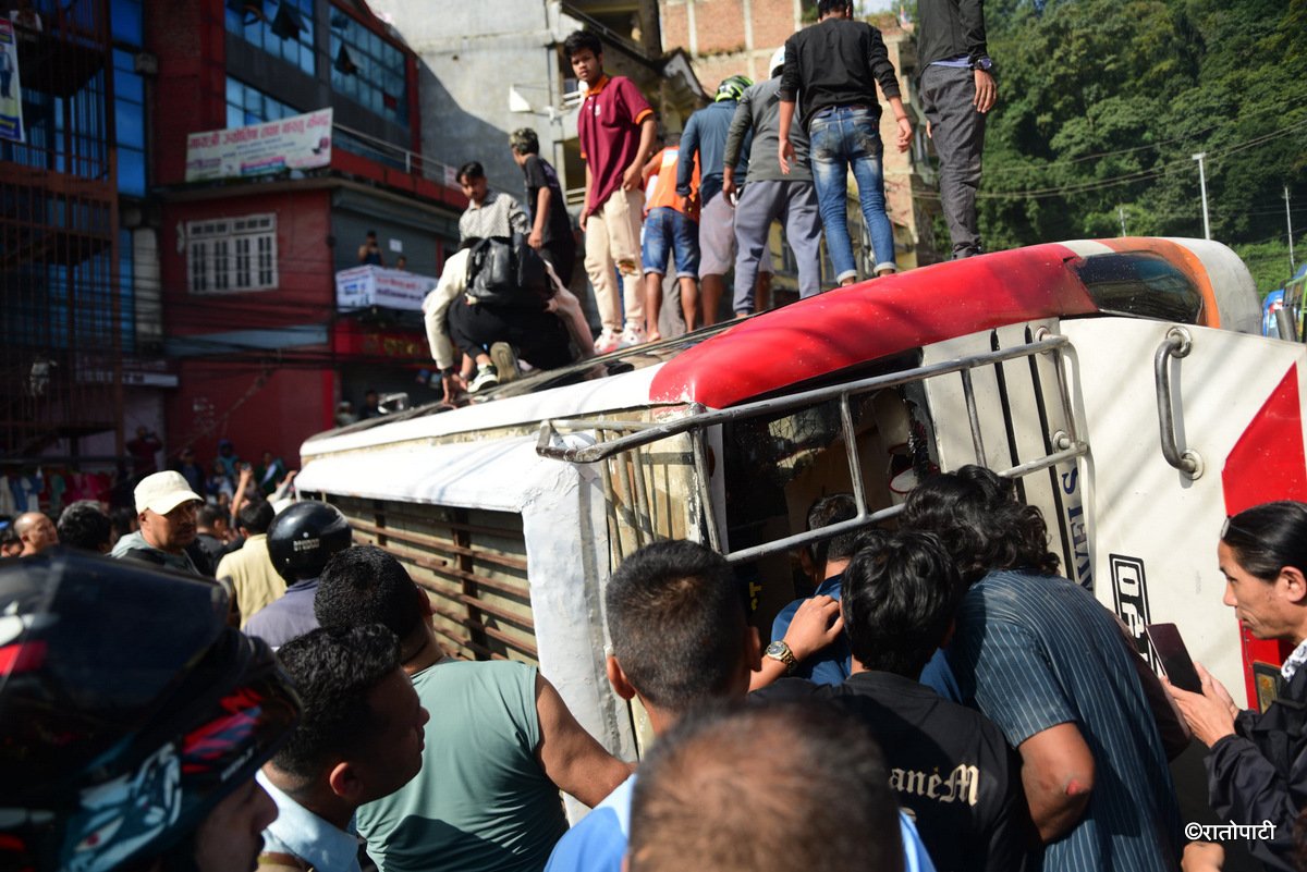   अपडेट : बालाजु दुर्घटनामा घाइते भएकाहरूको दुईवटा अस्पतालमा उपचार हुँदै