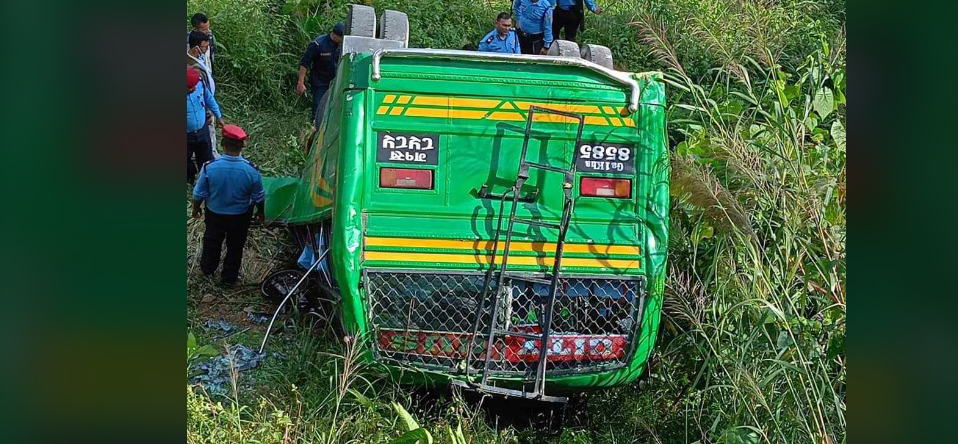 पोखराको शान्ति स्तूपमा नगर बस दुर्घटना, ३ जनाको अवस्था गम्भीर