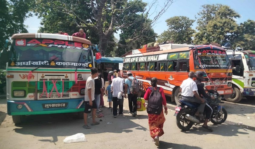   दसैँमा बुटवल बसपार्कमा भिडभाड, हेर्नुहोस् तस्बिरहरू