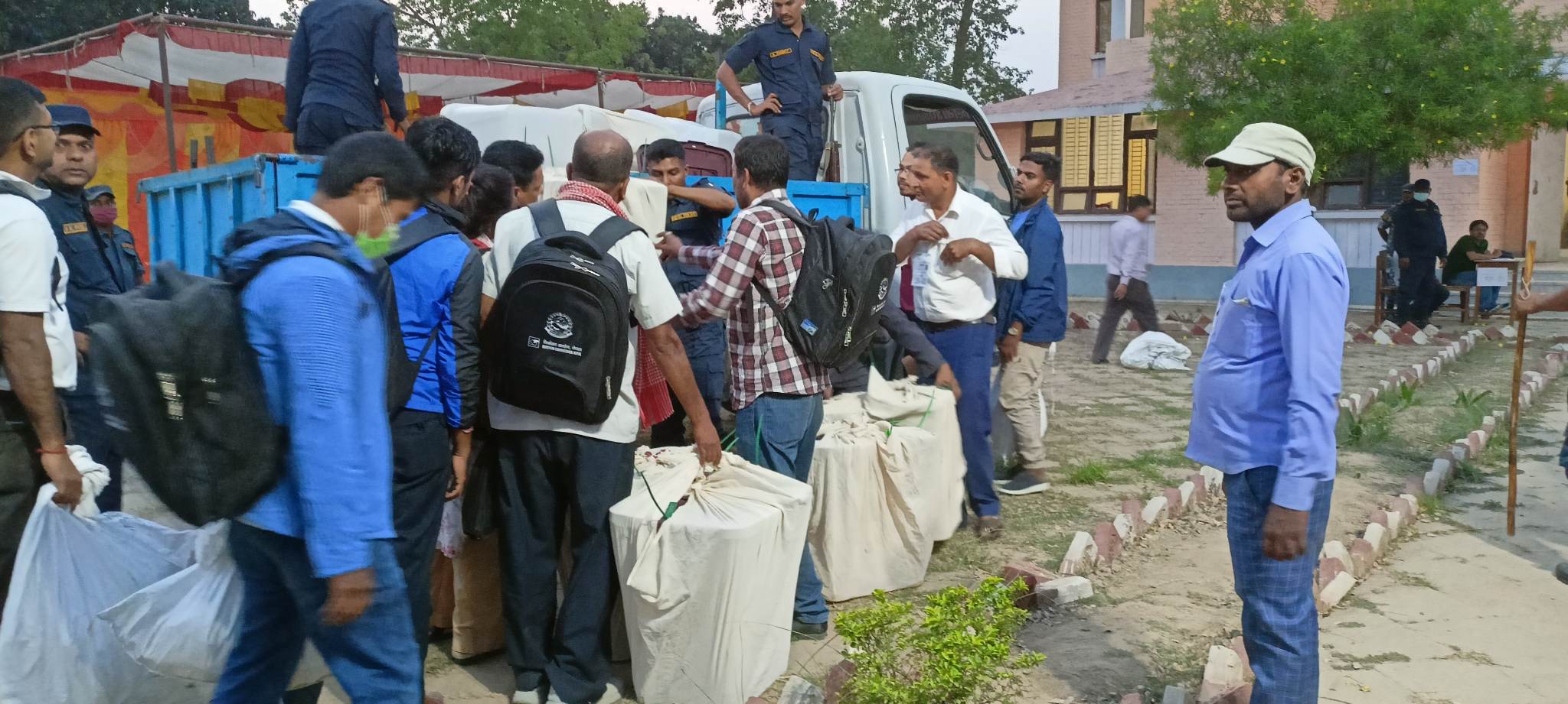 तीनवटै जिल्लाका मतपेटिका धमाधम संकलन : सर्वदलीय बैठकपछि मात्र मतगणनाको टुंगो लाग्ने