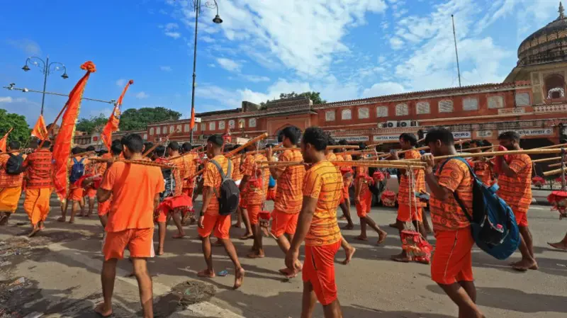 गाडीमा करेन्ट लाग्दा ९ तीर्थयात्रीको मृत्यु