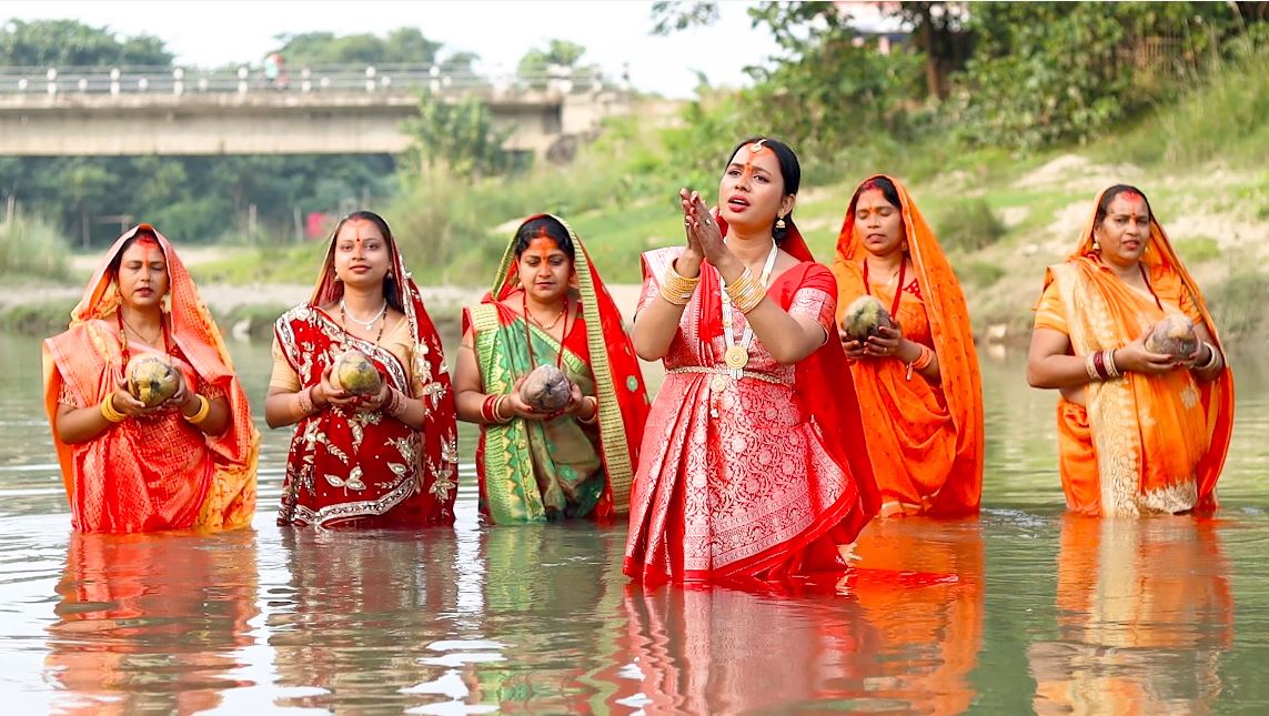 ‘कल जोडि विनती करैछी हे छठि मैया’ सार्वजनिक