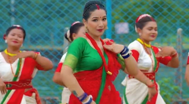   ‘दौतरी’ तीज गीतमा सुमित्राको छमछमी