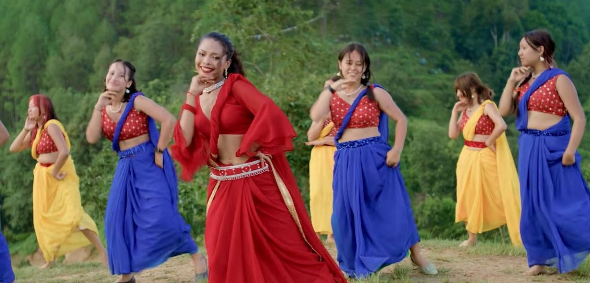 फिल्म  ‘भागदौड’ को गीत ‘पातली’ मा निशा र घनश्यामको नृत्य