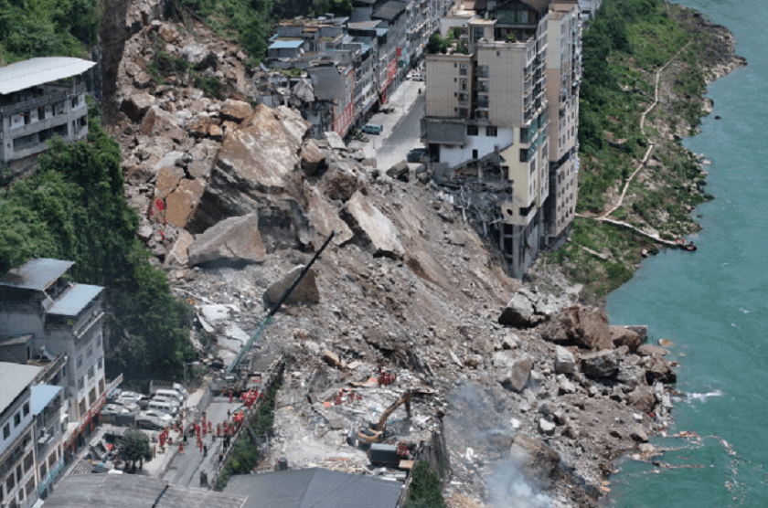 8 Dead, 34 Missing in Chongqing Landslide