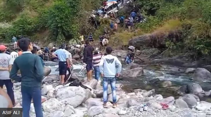 उत्तराखण्डको अल्मोडामा बस दुघर्टना, २२ जनाको मृत्यु