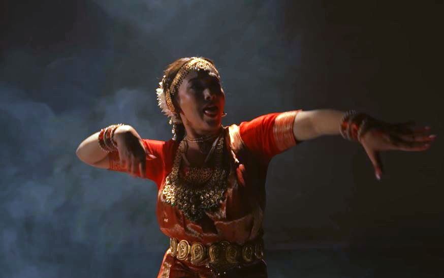   ‘देवी’को शीर्षक गीतमा शिल्पा मात्रै किन ?
