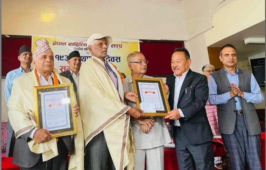   साहित्यिक पत्रकार पन्थी र साह सम्मानित