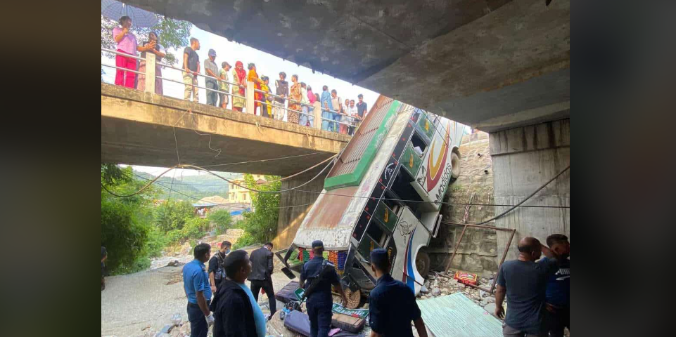 तनहुँमा बस दुर्घटना, ११ जना घाइते