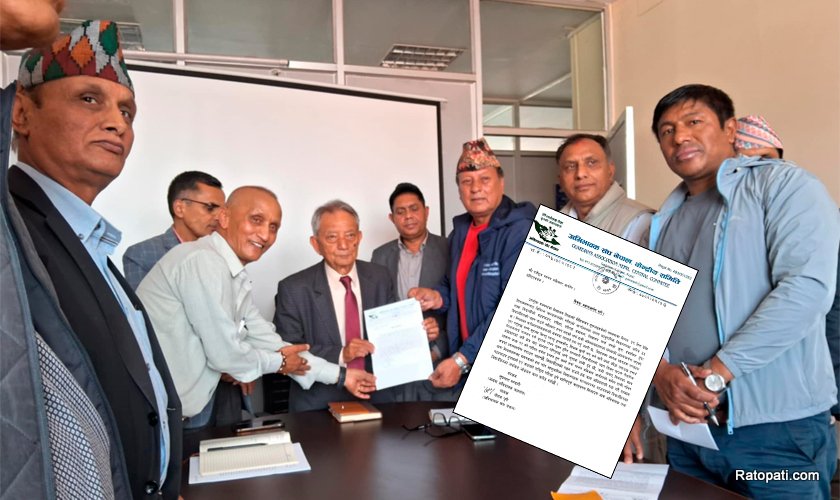 शिक्षकहरू १९ दिनदेखि आन्दोलनमा : अभिभावक सङ्घले गुहार्यो मानवअधिकार आयोग