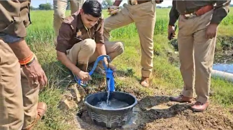 ‘ह्याण्ड पम्प’बाट मदिरा निस्कियो, प्रहरी नै चकित