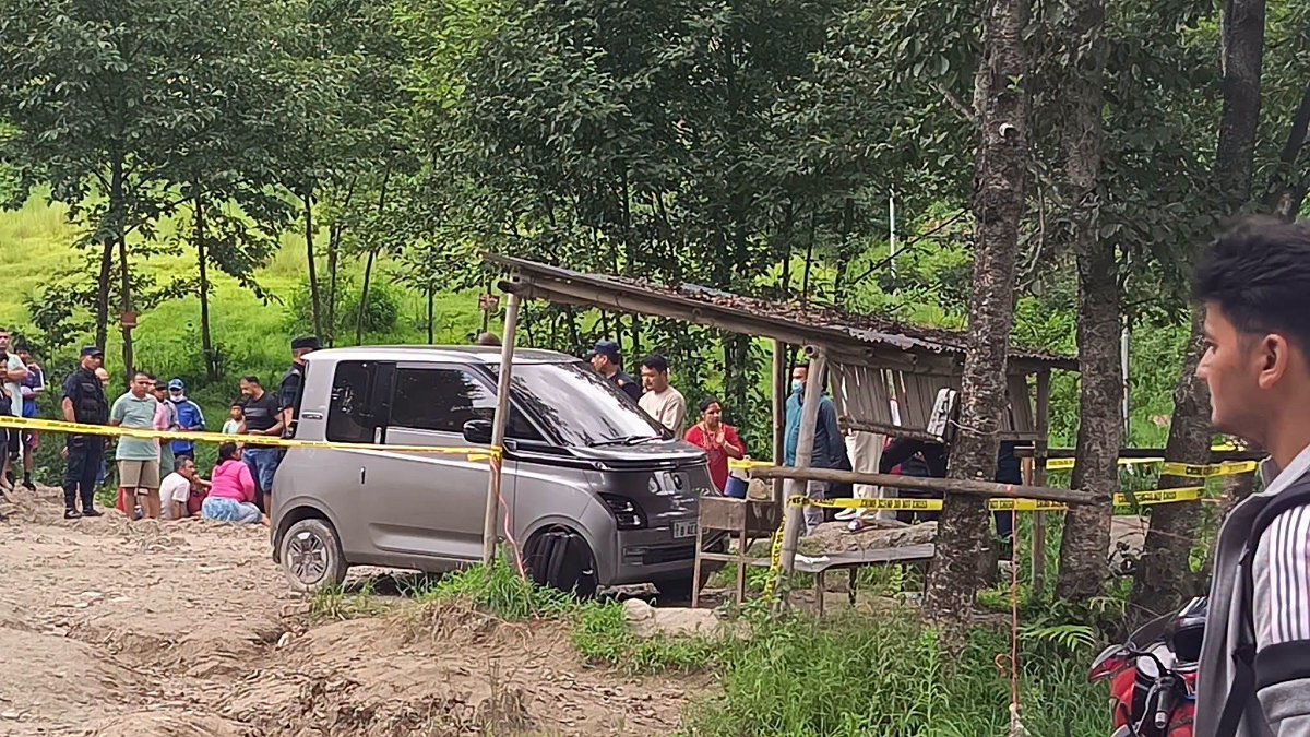 राजधानीको तारकेश्वरमा कारभित्र जलेको अवस्थामा महिलाको शव फेला