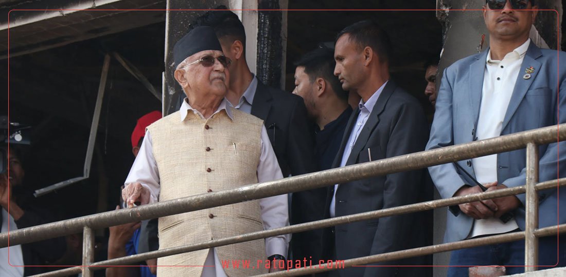 जलेको आफ्नो घर हेर्न बालकोट पुगे ओली (तस्बिरहरु)