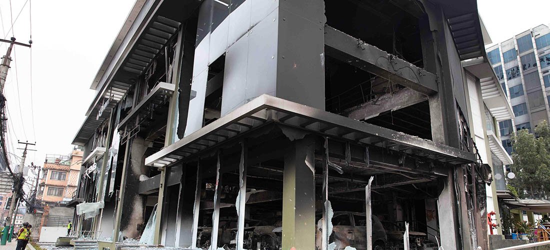   खण्डहर बनेको थापाथली अटो हब, उठ्ने प्रयास गर्दैछन् व्यवसायी