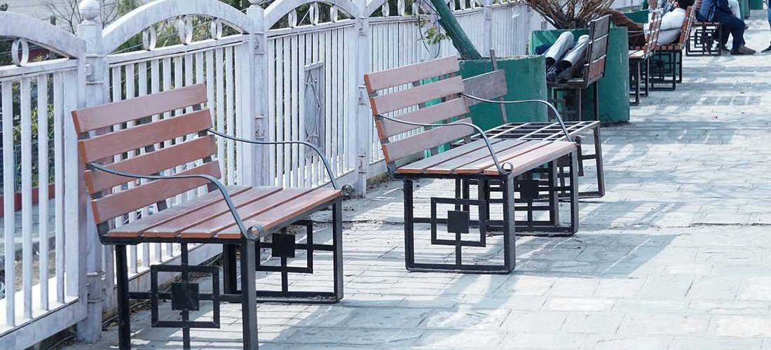   काठमाडौं महानगरले सार्वजनिक स्थानको कुर्सी हटाएको हो ?