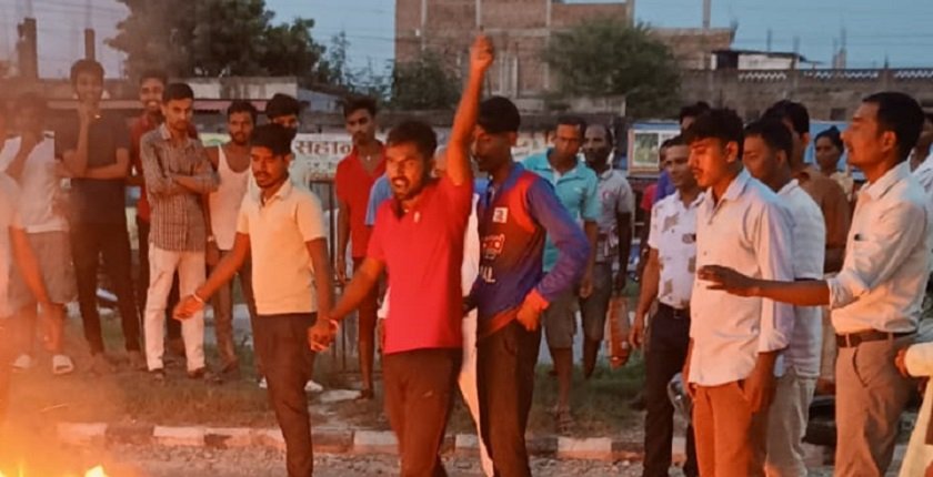 सहमहामन्त्री यादवमाथि खुकुरी प्रहार घटनाको विरोधमा चक्काजाम