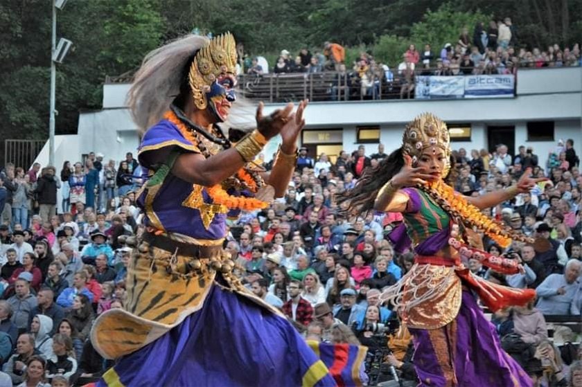 प्ल्जेन र स्लोभाकियामा नेपाली कलाकारले देखाए लोक नृत्य