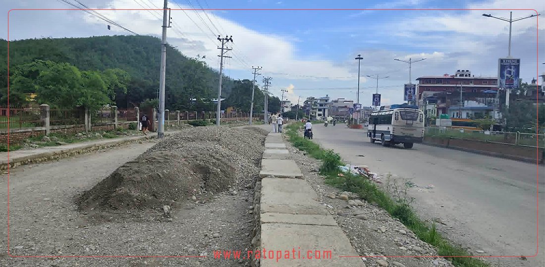 चौराहा–गोलपार्क सडक निर्माणको म्याद तेस्रो पटक थपियो