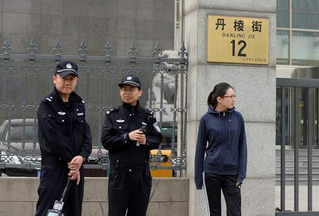 चीनमा एक चर्चित वकिलसमेत दुई मानवअधिकार कार्यकर्तालाई सजाय
