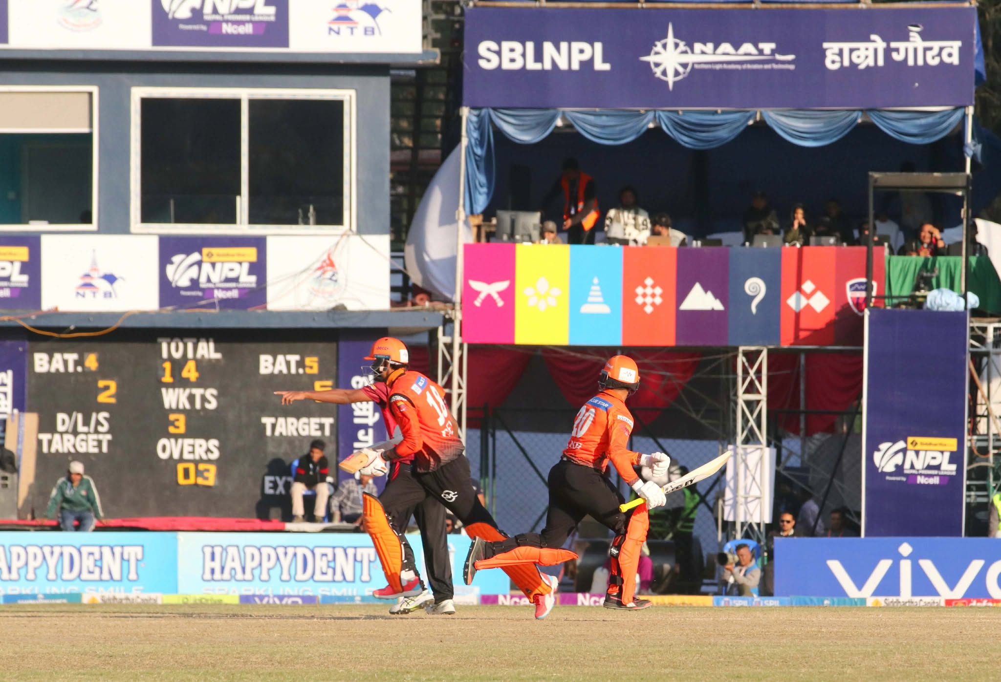   चितवन थप कमजोर, देव खनाल ३५ रनमा आउट