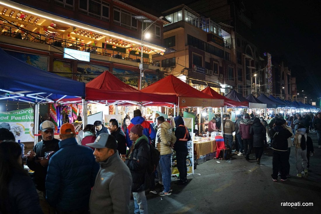 Christmas Eve, Thamel.-106