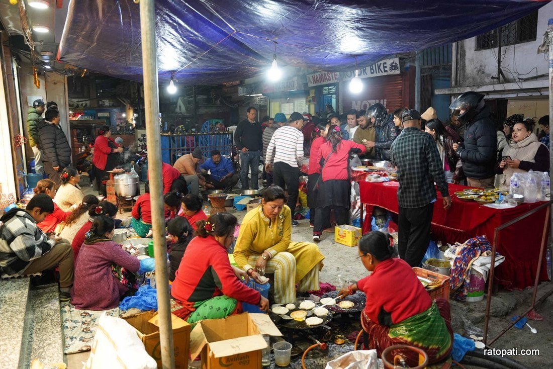 Christmas Eve, Thamel.-108