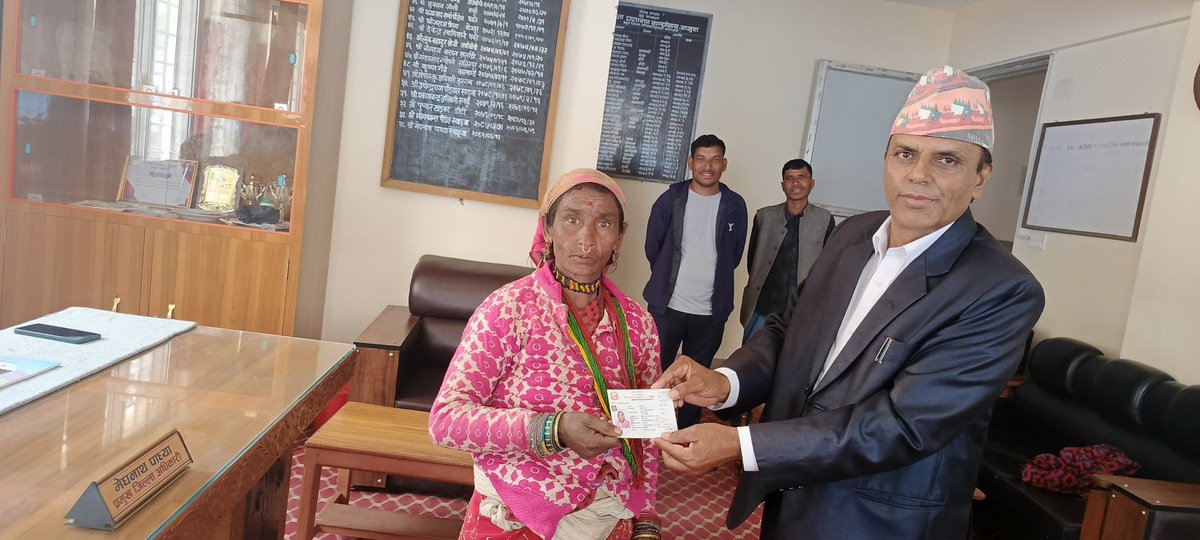 ५५ वर्षको उमेरमा नागरिकता प्राप्त