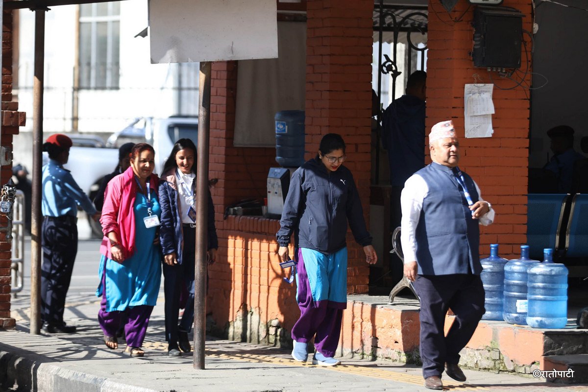 civil servants (9)