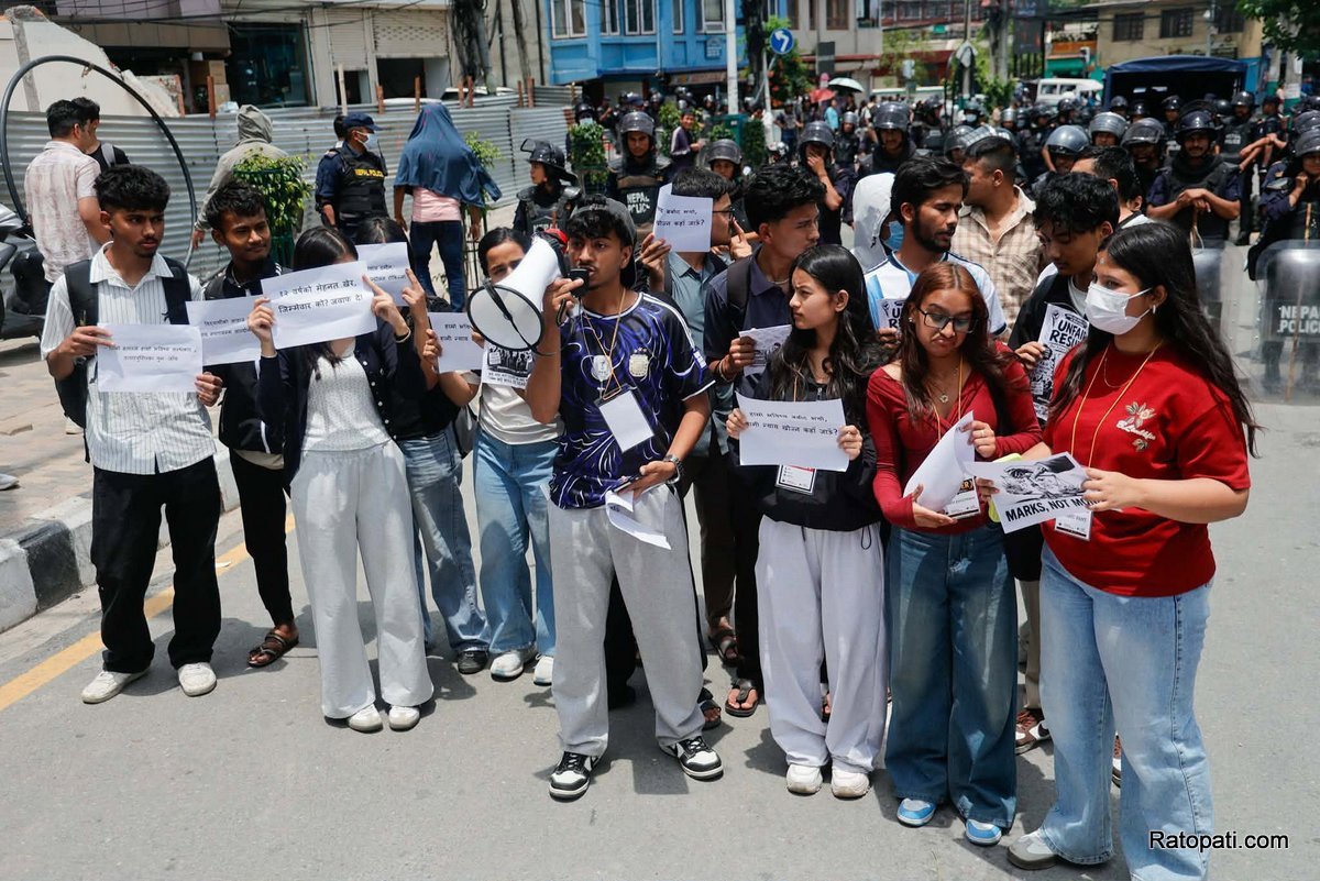 class-12-student-pradarsan (10)