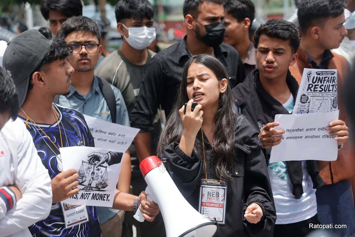 class-12-student-pradarsan (5)