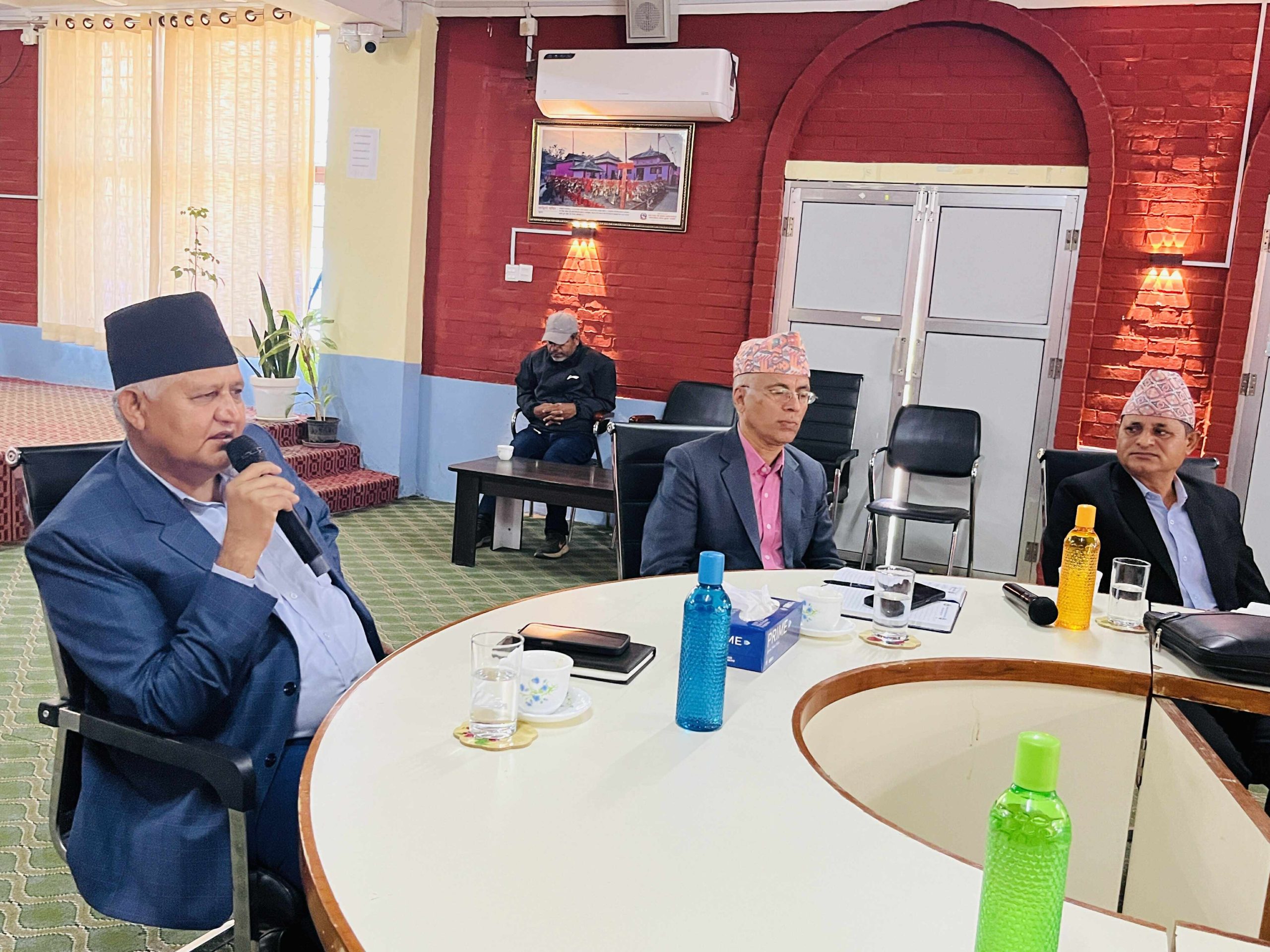   संघीय सरकारले संविधानअनुसार अधिकार प्रत्यायोजन गर्नुपर्छ : मुख्यमन्त्री आचार्य