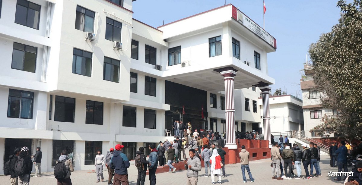   कांग्रेस केन्द्रीय कार्यालयमा बढ्यो चहलपहल, सभापति थापाले पदवहाली गर्दै (तस्बिरहरू)