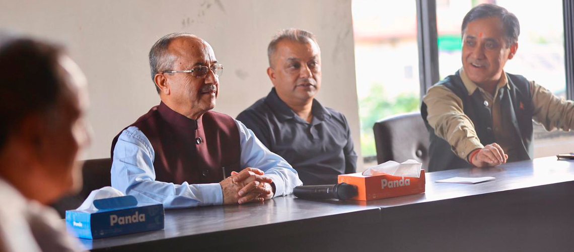 महाधिवेशन विवाद मिलाउन कार्यसम्पादन बैठक, महामन्त्री थापा उपस्थित