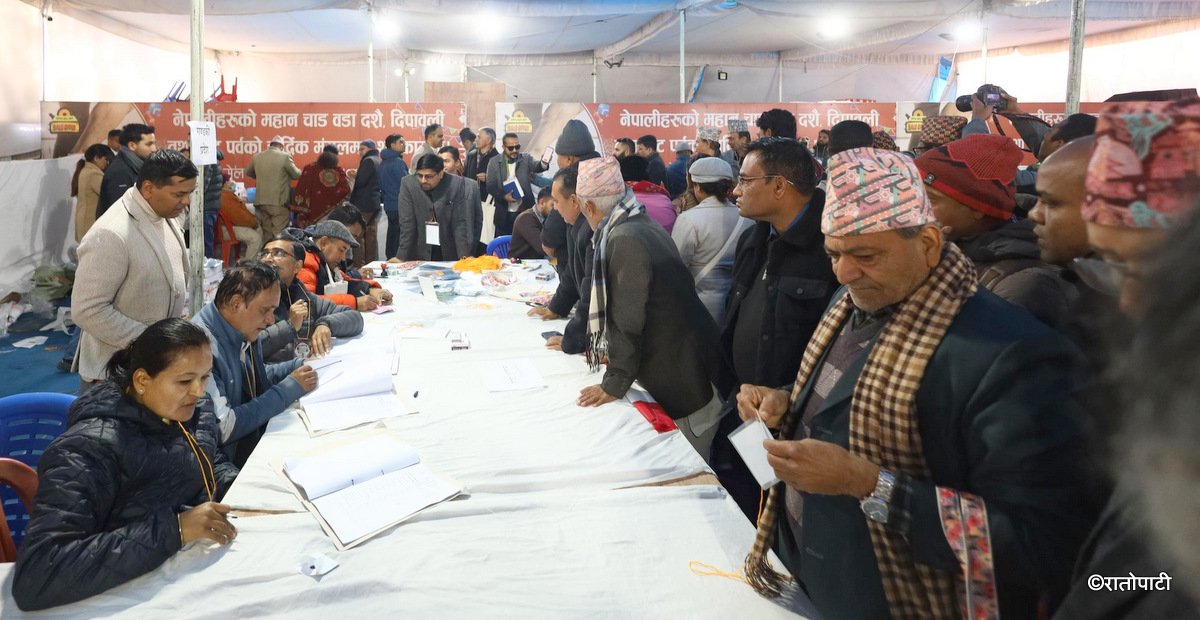   कांग्रेस विशेष महाधिवेशनमा नाम दर्ता गर्नेको भीड (तस्बिरहरू)